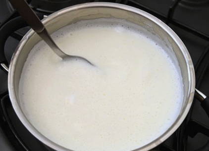 Как правильно и сколько варить манную кашу на молоке и воде без комочков: рецепты и пропорции с фото и видео, для детей в том числе